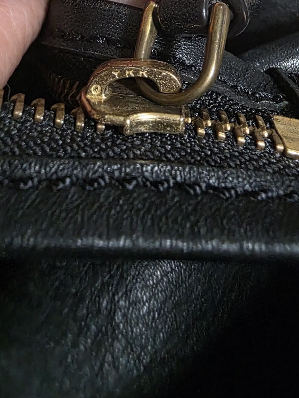 Elegant Black Leather Handbag - Picture 12 of 14